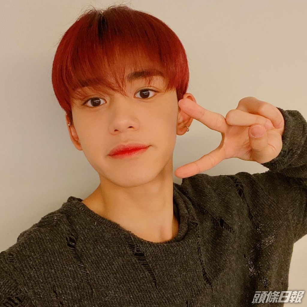 韓國男團NCT的小分隊WayV香港成員Lucas（黃旭熙），雖然只有23歲，但他於2021年8月爆出桃色醜聞，被三名來自內地及韓國的女網民控訴多名女粉絲有染，要求女粉絲買禮物及付開房錢，導致形象插水，至今仍在停工。